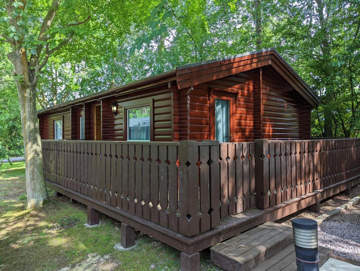 Pineshadow Lodge-Dog Friendly Kenwick Park Louth 劳斯 外观 照片