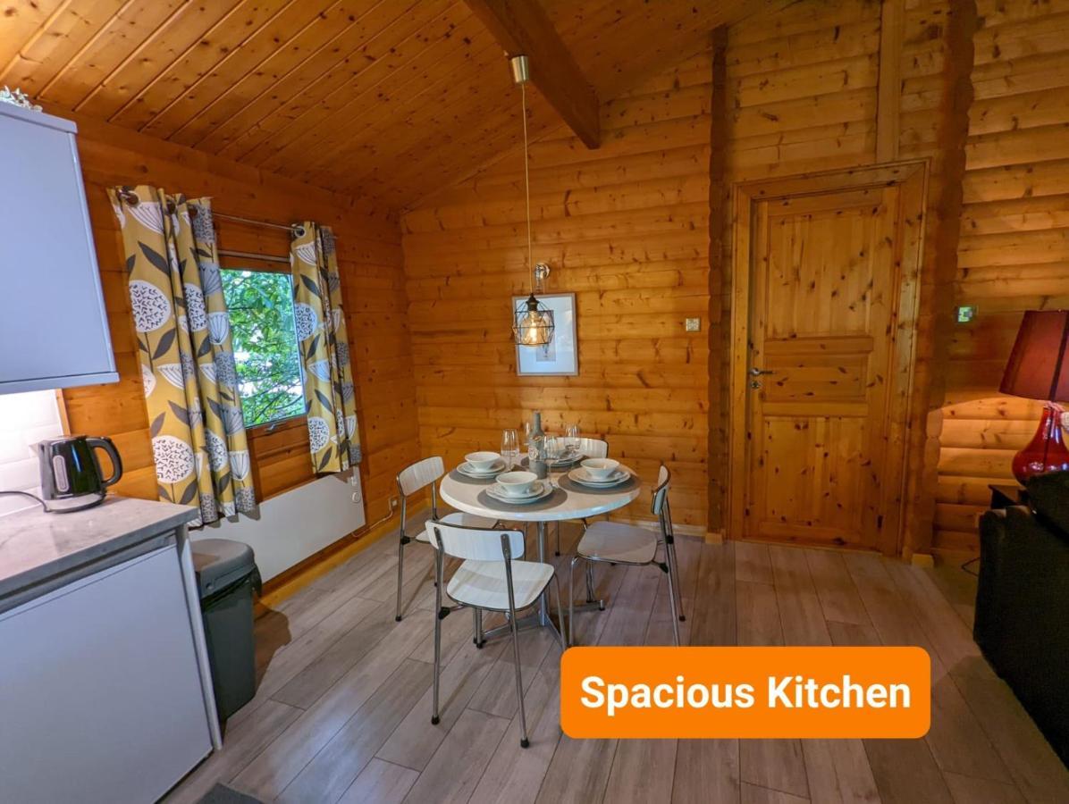 Pineshadow Lodge-Dog Friendly Kenwick Park Louth 劳斯 外观 照片