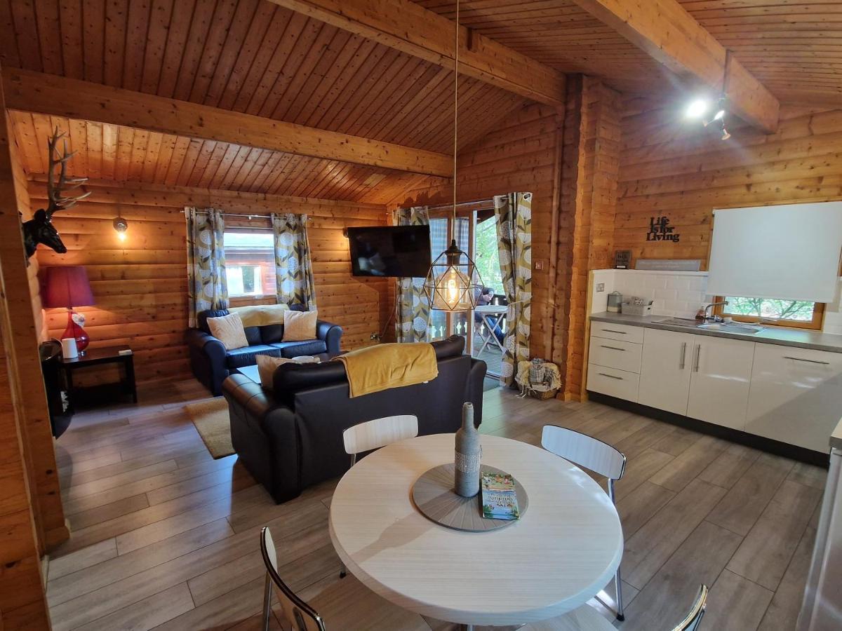 Pineshadow Lodge-Dog Friendly Kenwick Park Louth 劳斯 外观 照片