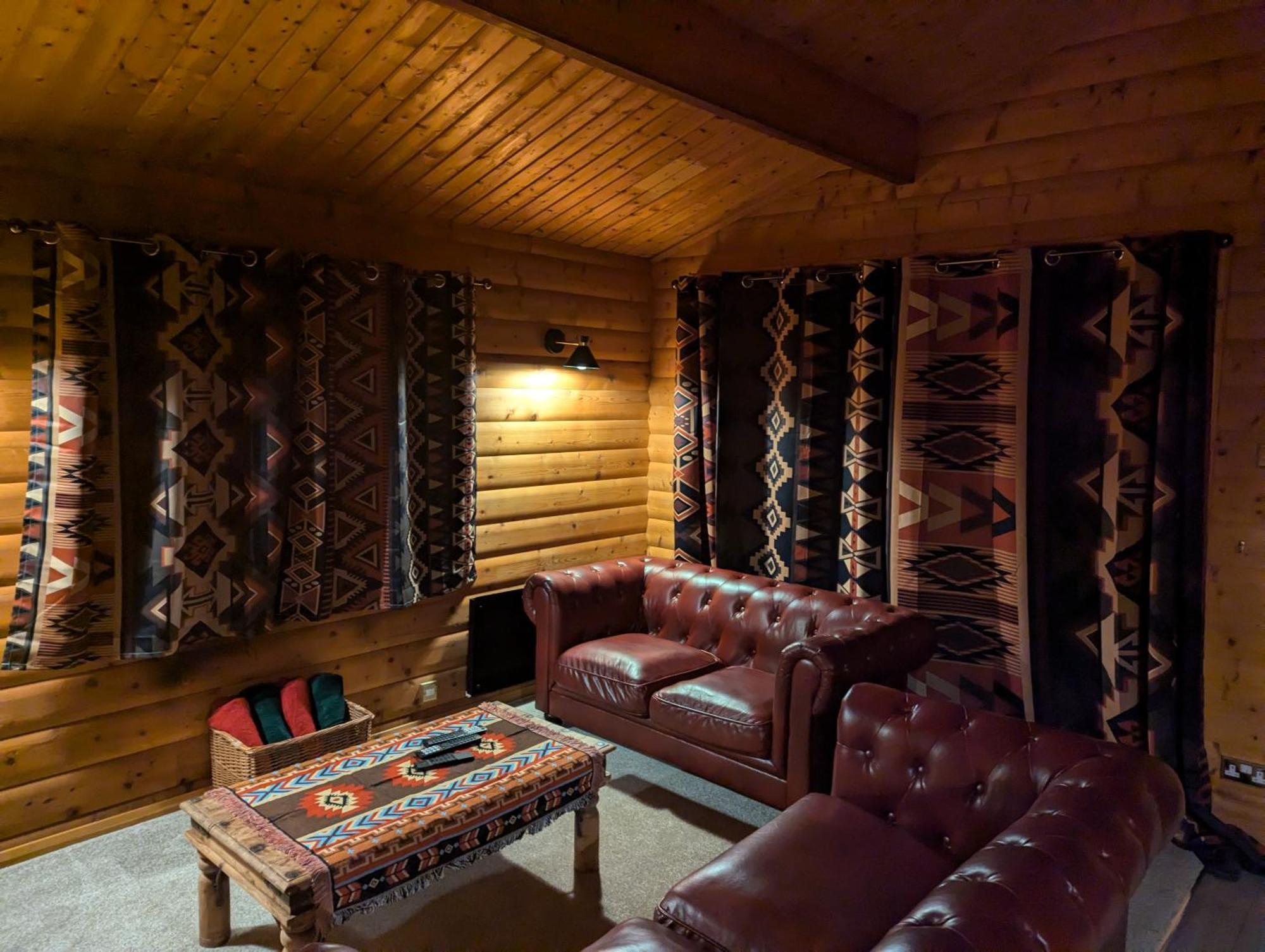 Pineshadow Lodge-Dog Friendly Kenwick Park Louth 劳斯 外观 照片
